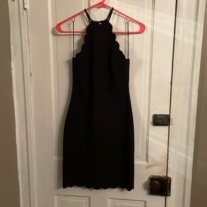 little black dress: black scalloped detail size 4 dress